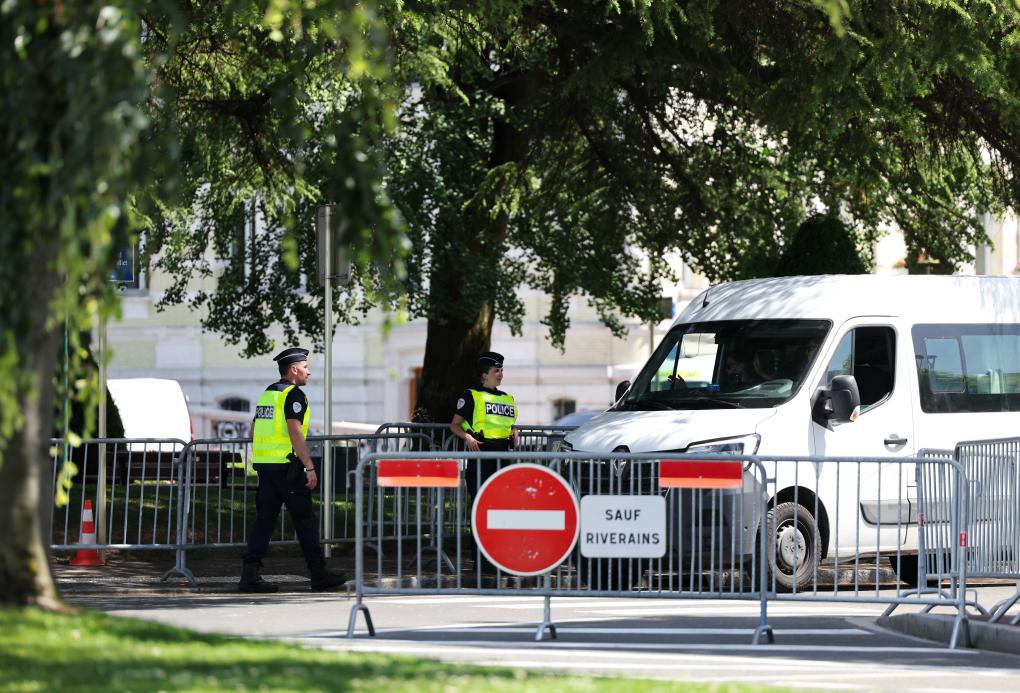 Саммит G7 открылся во Франции на фоне протестов