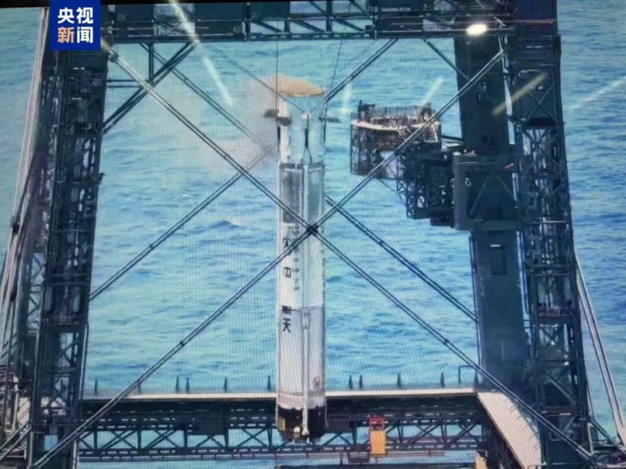 Китайская ракета-носитель "Чанчжэн-10Б" совершила первый полет, впервые осуществив контролируемое возвращение первой ступени