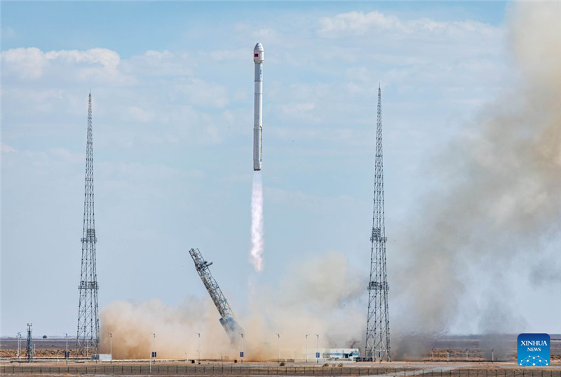 Китай успешно запустил ракету-носитель "Чжуцюэ-2E Y7" с 10 спутниками на борту