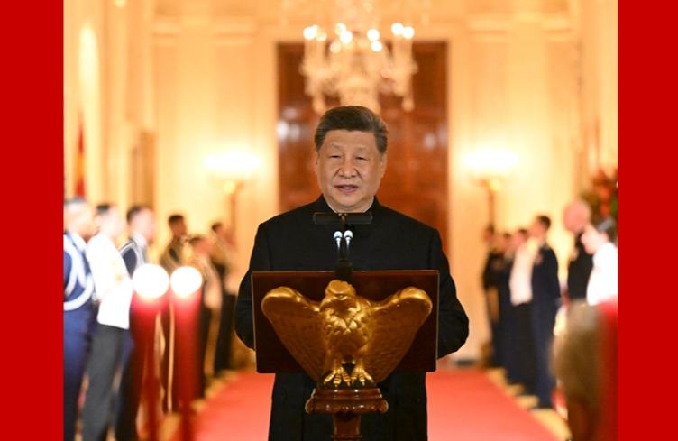 Си Цзиньпин и Пэн Лиюань посетили приветственный банкет, устроенный президентом США Д. Трампом и первой леди М. Трамп
